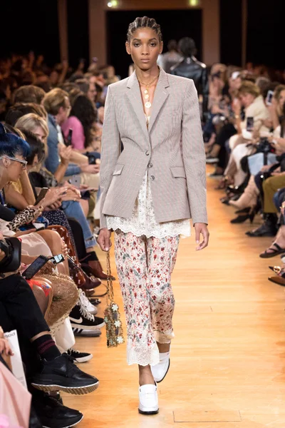 Look 8